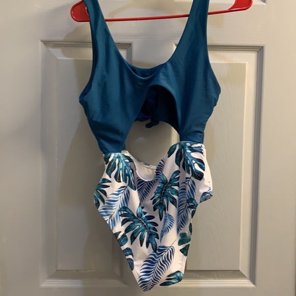 FLORAL CUT OUT ONE PIECE SWIM - Picture 3 of 3